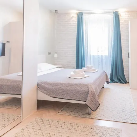 Πανσιόν L&b Old Town 3*