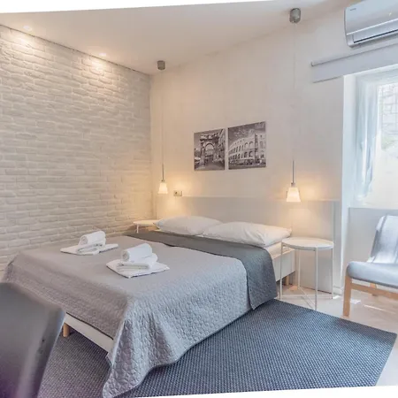 L&b Old Town 3* Πούλα