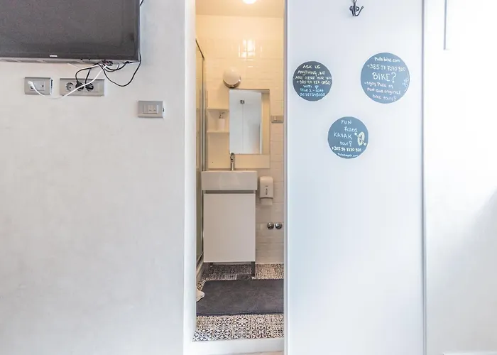 Konukevi L&b Old Town Pula