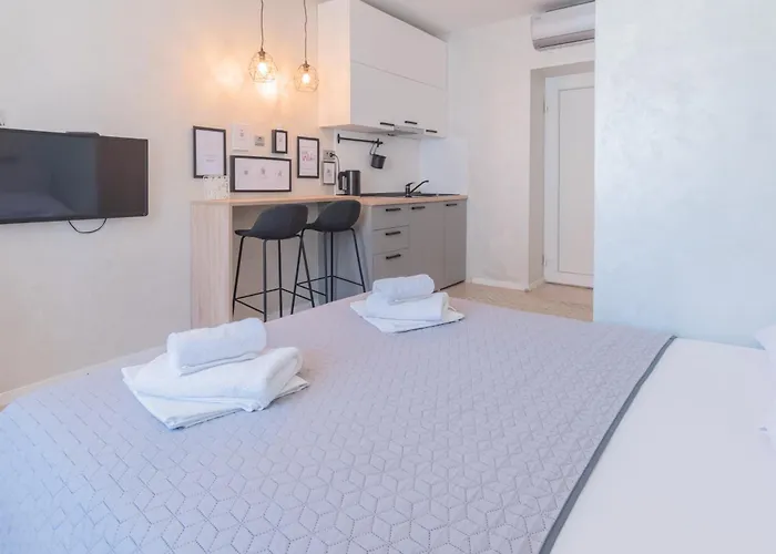 L&b Old Town Guest house