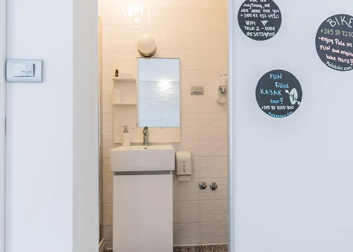 L&b Old Town Guest house 3*