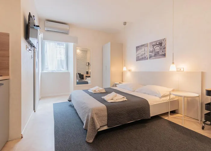 L&b Old Town Guest house 3*