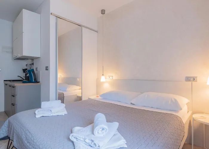 L&b Old Town Guest house 3*